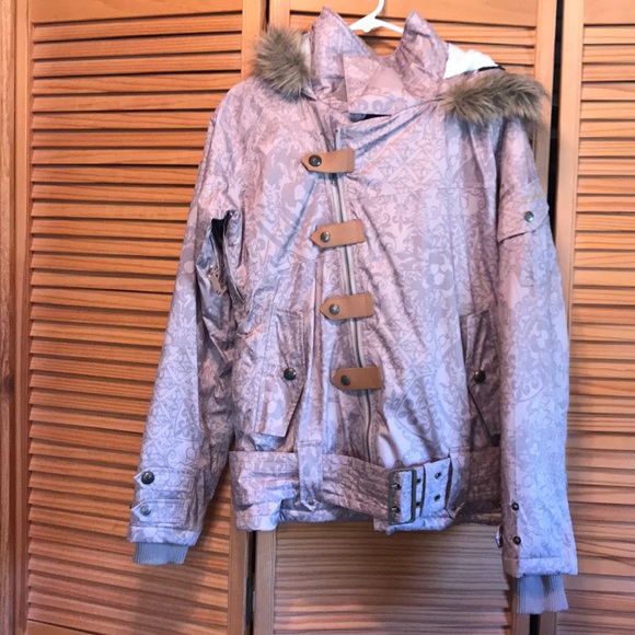 Gretchen Bleiler Oakley Mane Snowboard Jacket - Picture 1 of 9